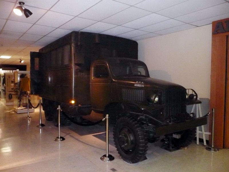 GMC 353 - 1942 - 2 1.2 ton - 6x6 - Walk Around