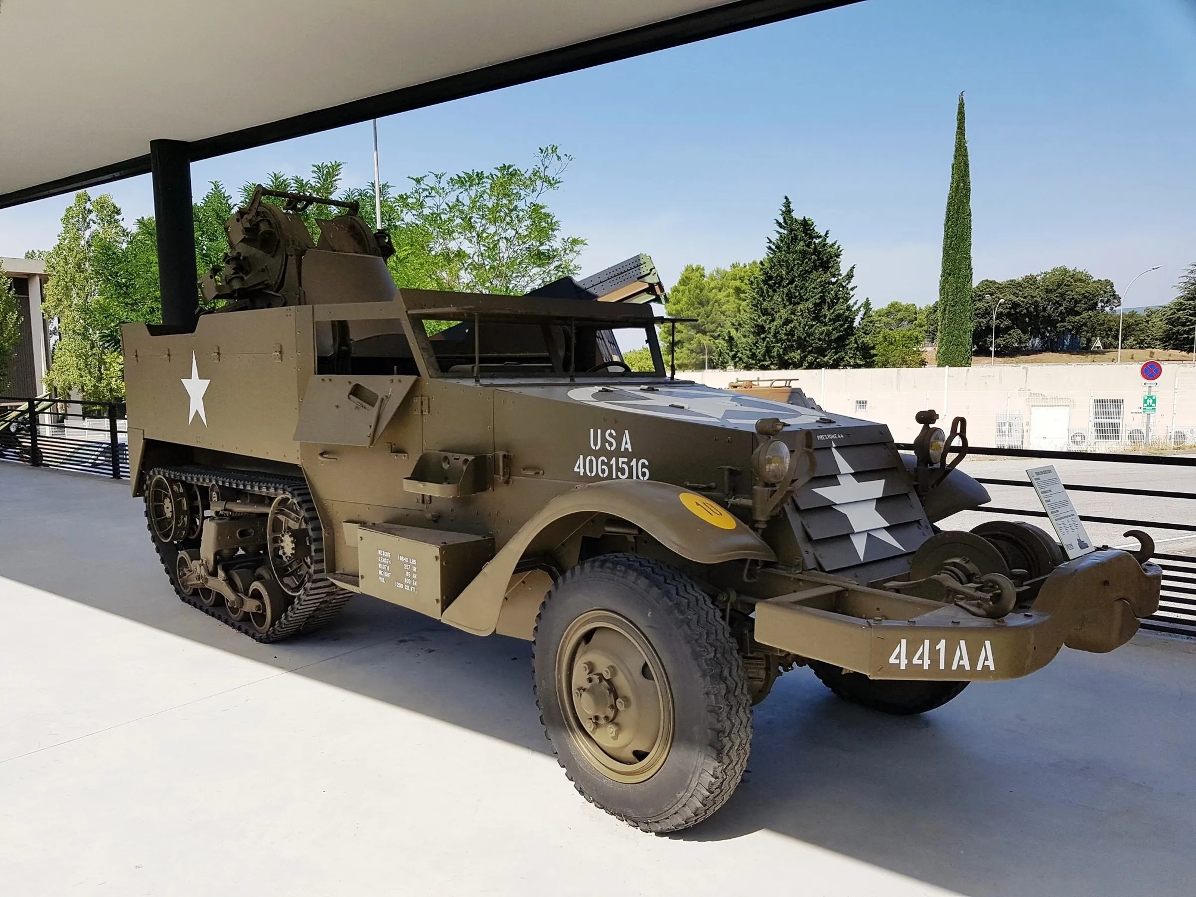 M16 Halvbandvagn med flera kanoner