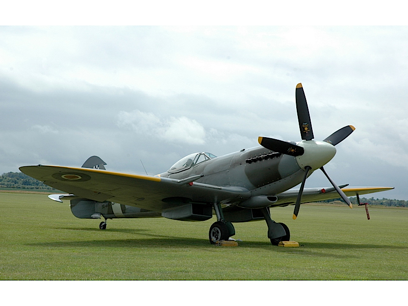 Spitfire FR XVIIIth - vaikščiokite aplink
