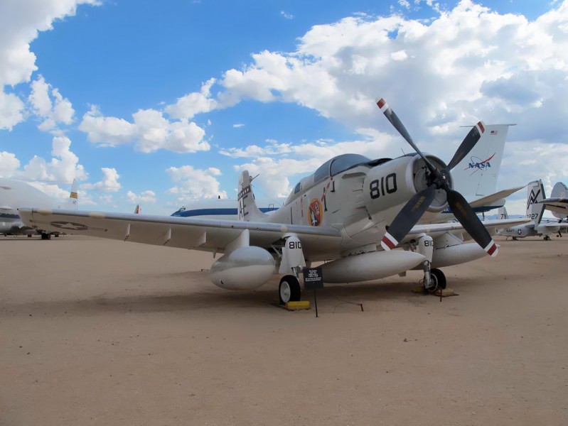 Ντάγκλας EA-1F Σκιραϊντερ - Περίπατος