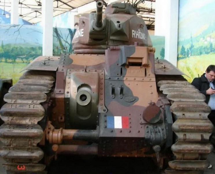 Char Renault B1 bis - WalkAround