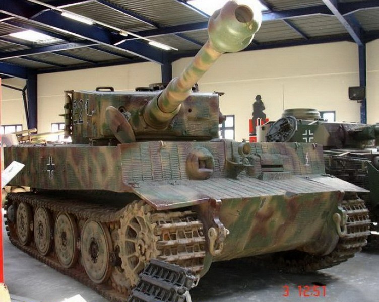 PzKpfw HIV Tiger - Sprehod Okoli