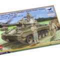 M-24 Chaffee Light Tank med besättningsset - Bronco CB35069