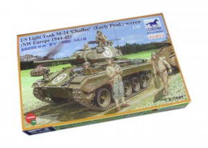 M-24 Chaffee Light Tank mit Crew Set - Bronco CB35069