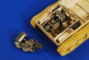 M24 Chaffee Engine and Compartment ( Bronco) - Verlinden 2728