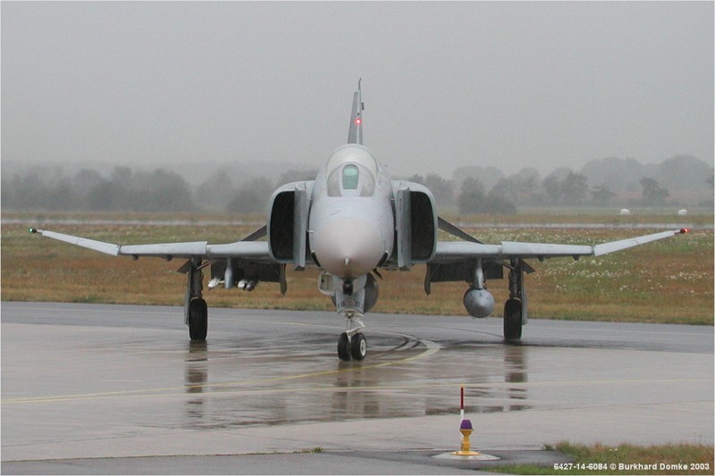 McDonnell Douglas F-4 Phantom II - Περιήγηση