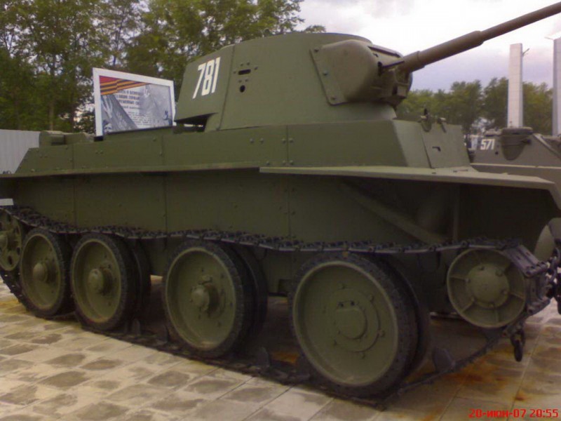Sovjetski konjenica tank BT-7 - Sprehod Okoli