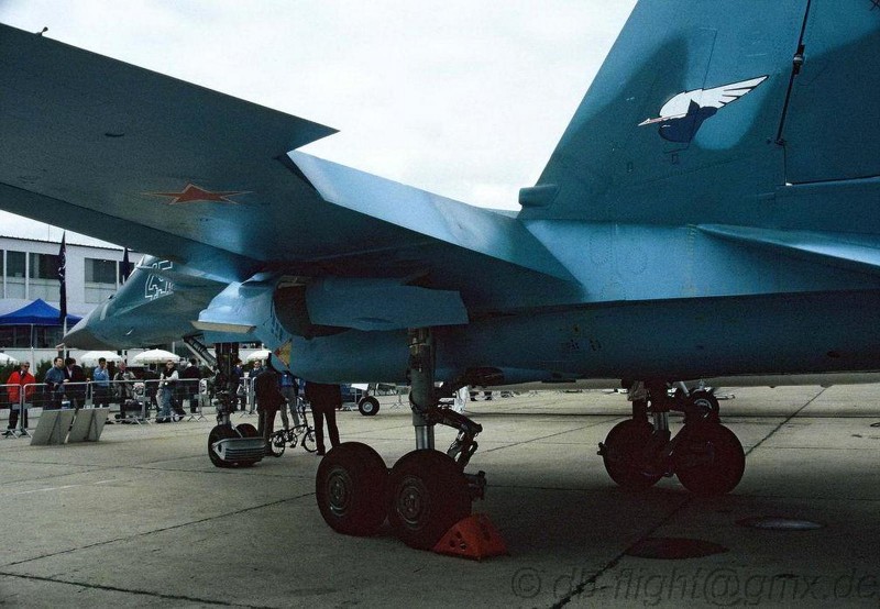 Suchoi Su-32FN - WalkAround