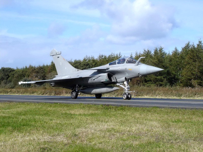 Dassault Rafale M - Spacer Wokół