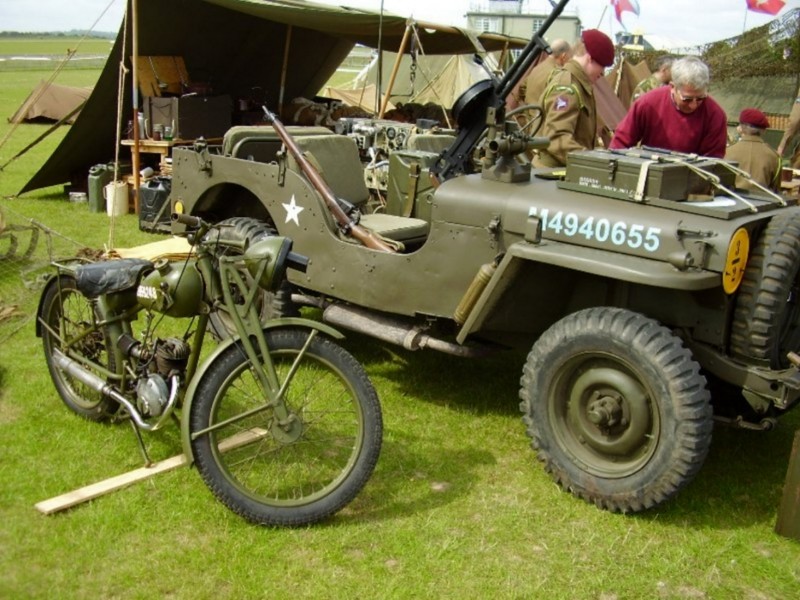 Royal Enfield motos guerre - Walk Around