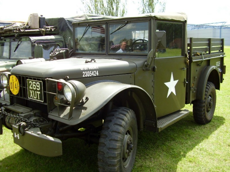 Dodge M37B1 - Vaikščioti aplink