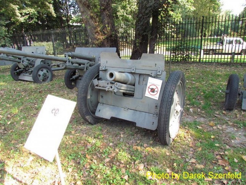 76.2mm Regimental Howitzer Modelo 1927-39