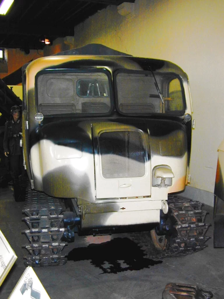 Raupenschlepper Ost típus 01