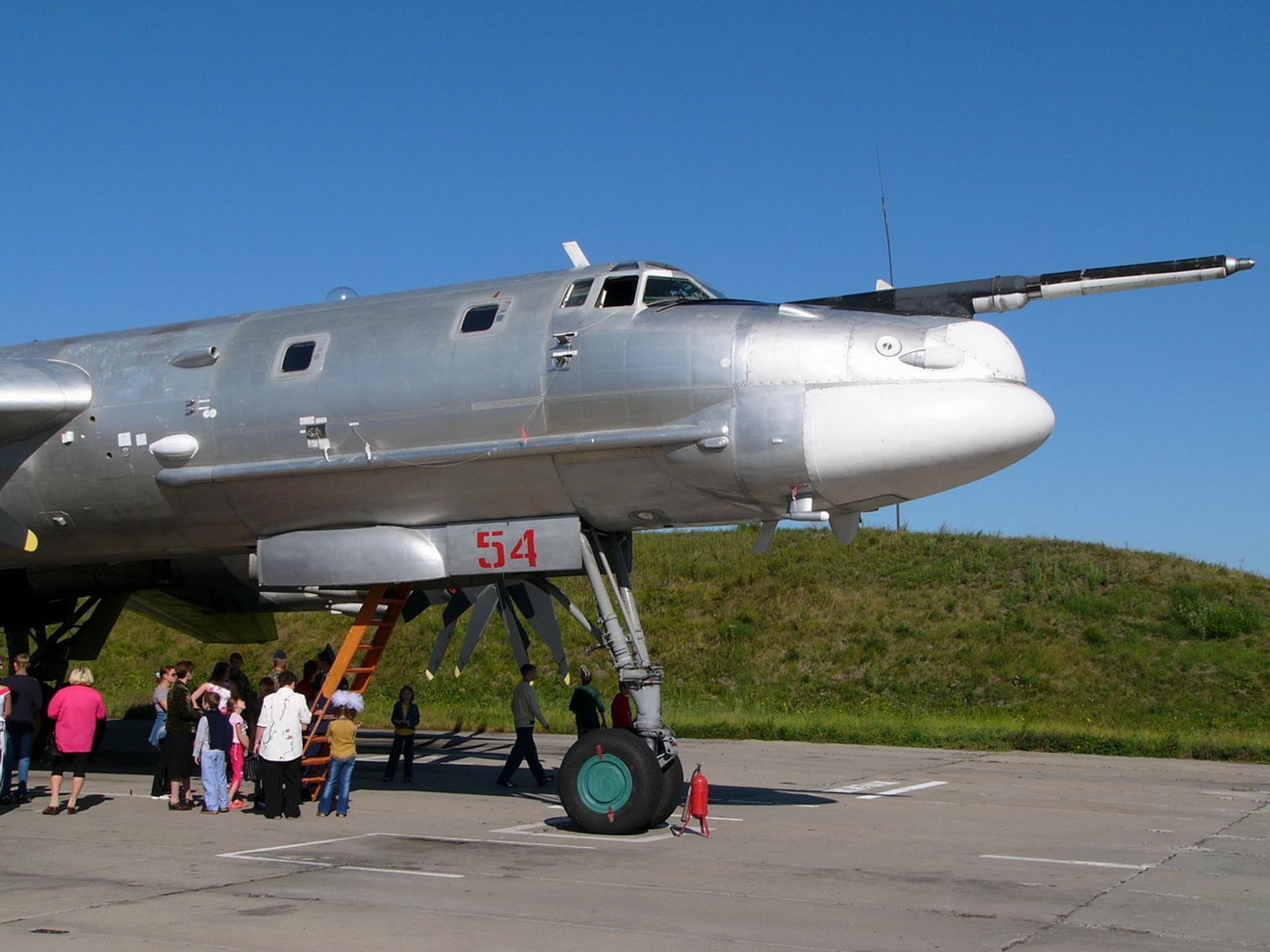 tupolev tu 95 bear - tupolev tu 142