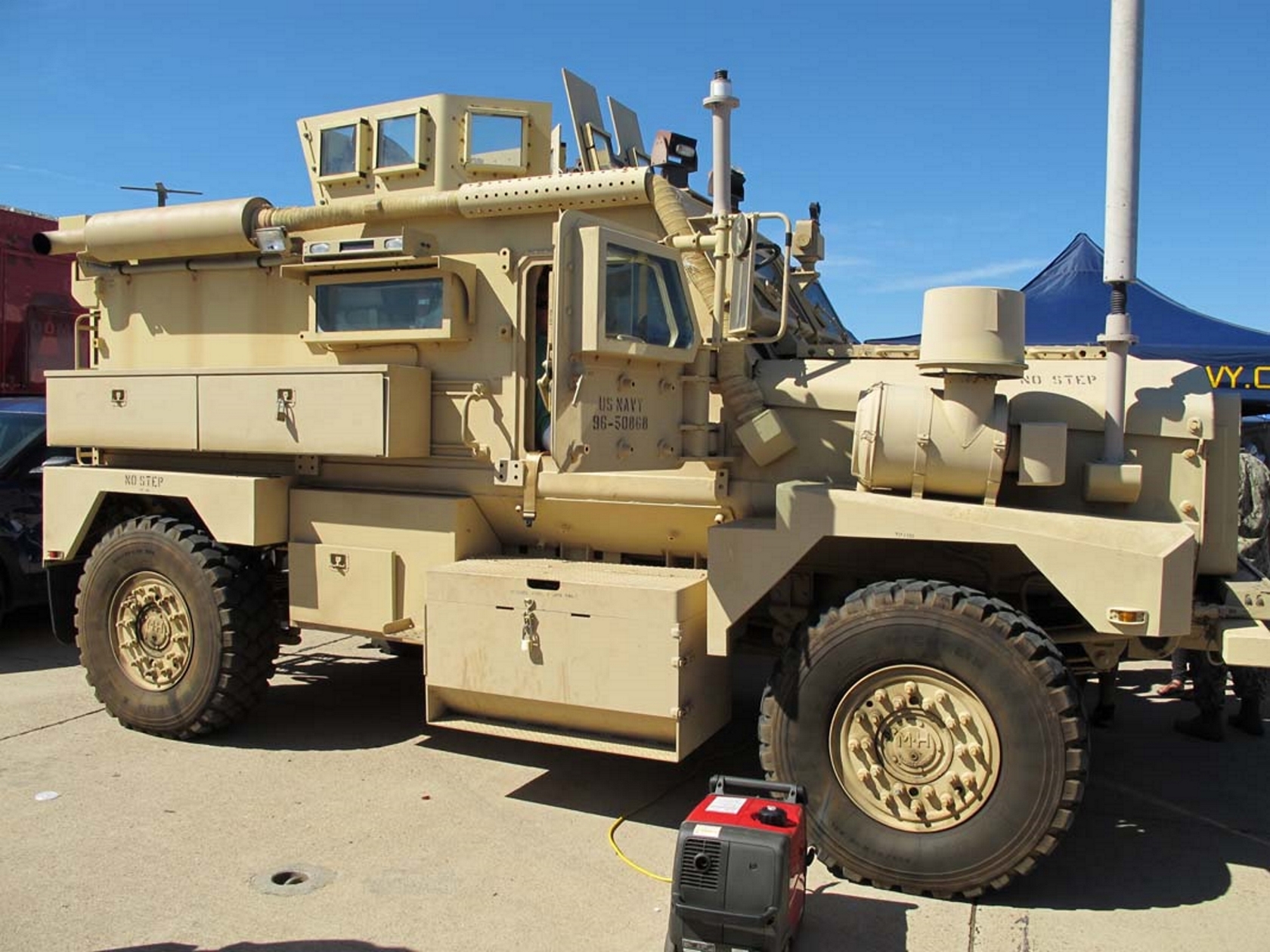 美洲狮 4x4 MRAP