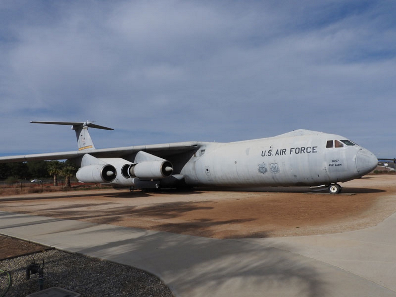 Lockheed C-141B Starlifter