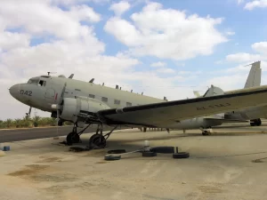 ダグラスC-47スカイトレイン - 写真&ビデオ