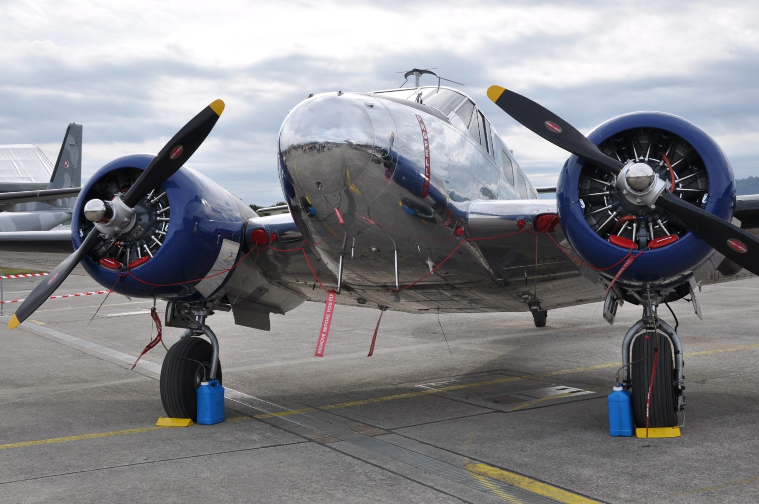 Beechcraft Model 18 Walk Around NETMAQUETTES