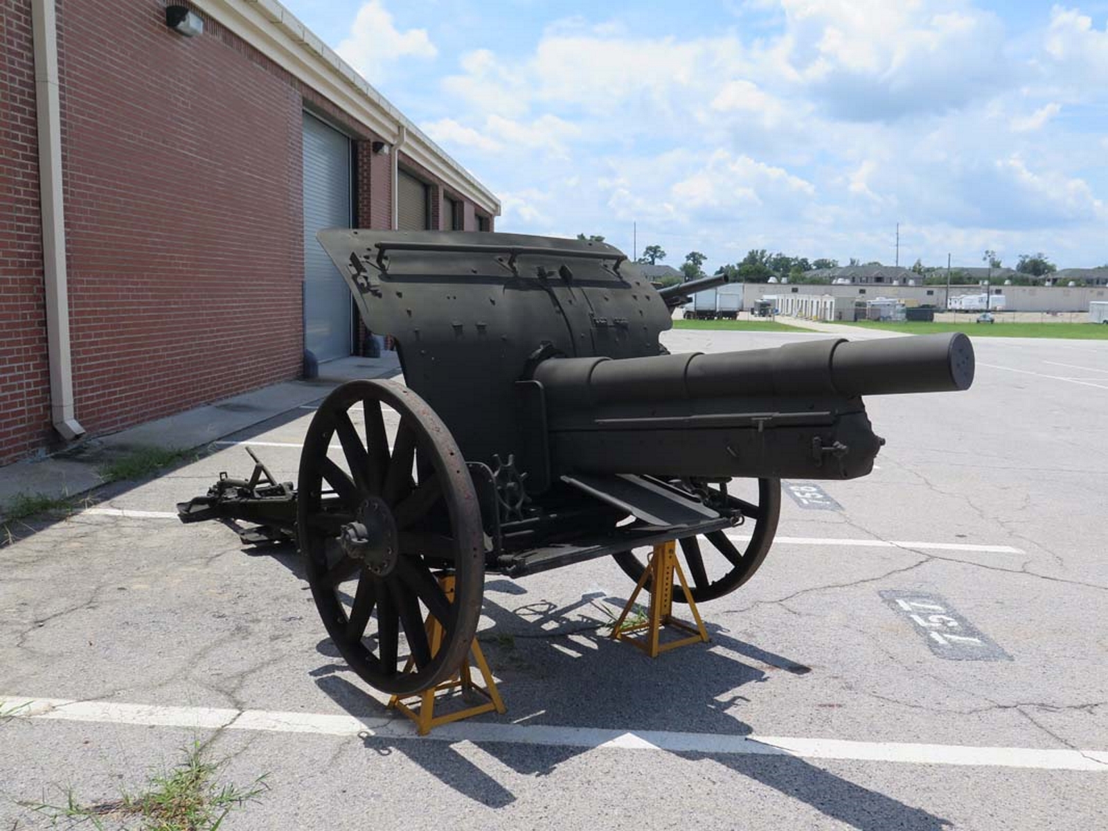 Tysk 10,5 cm leFH 16 Field Howitzer