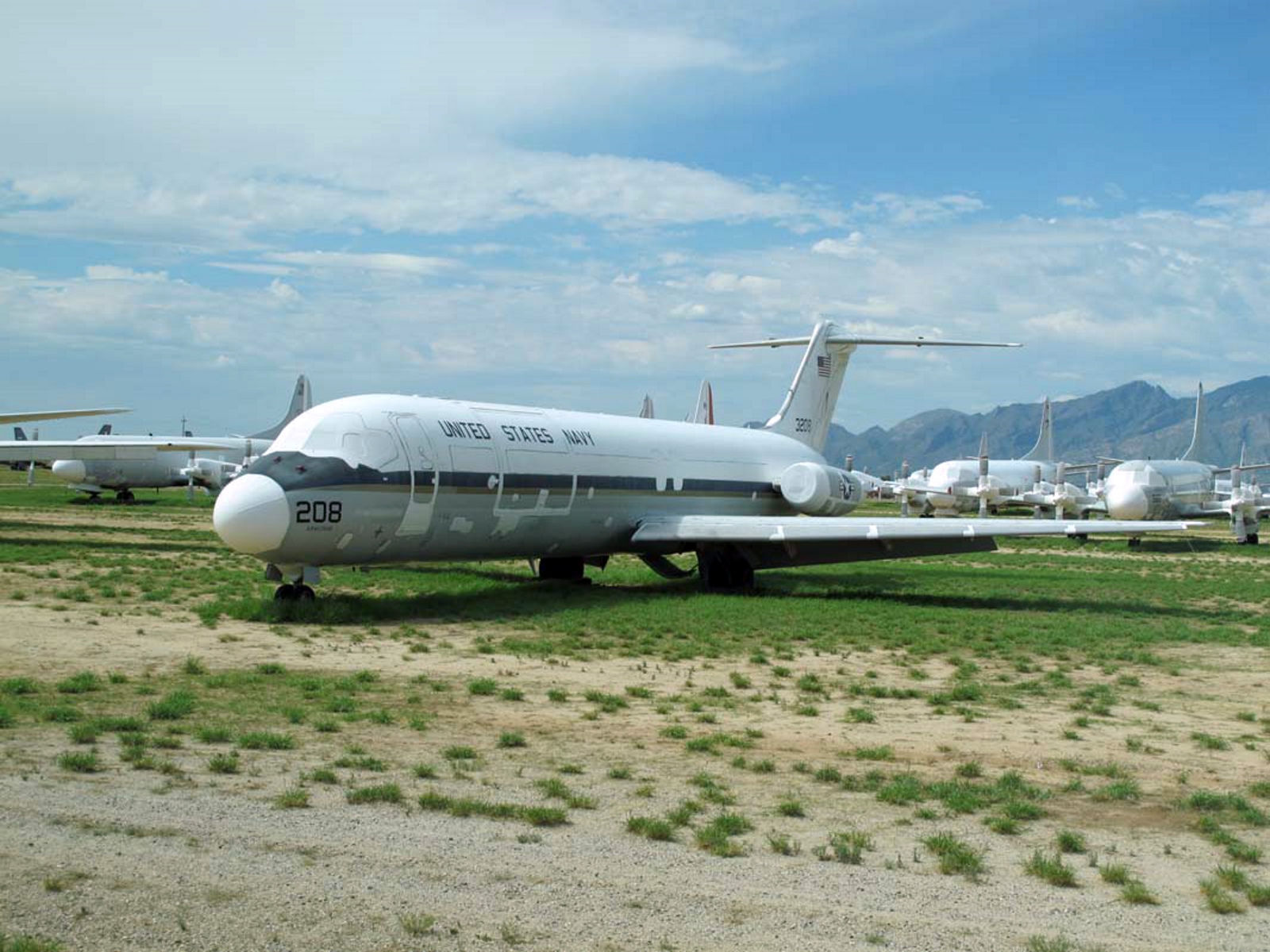 McDonnell-Douglas C-9B Skytrain II