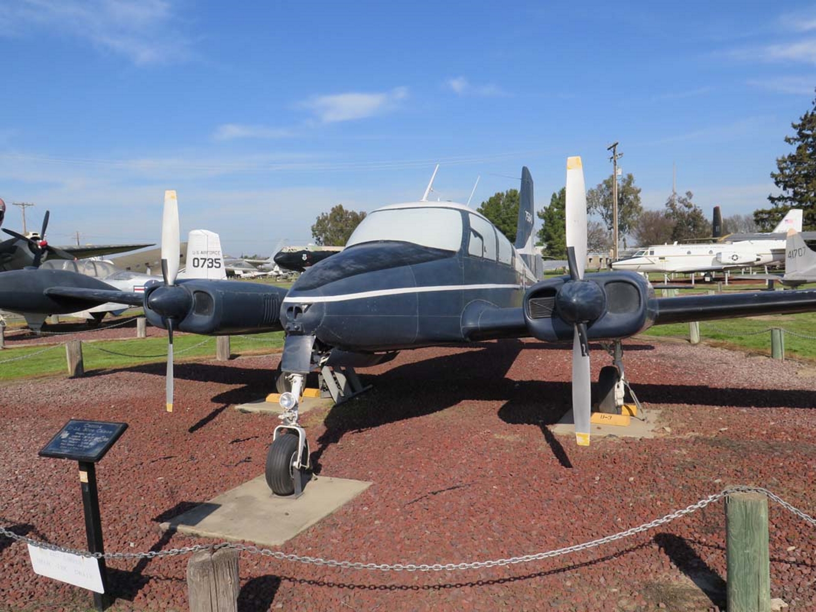 Cessna U-3A Blaues Kanu