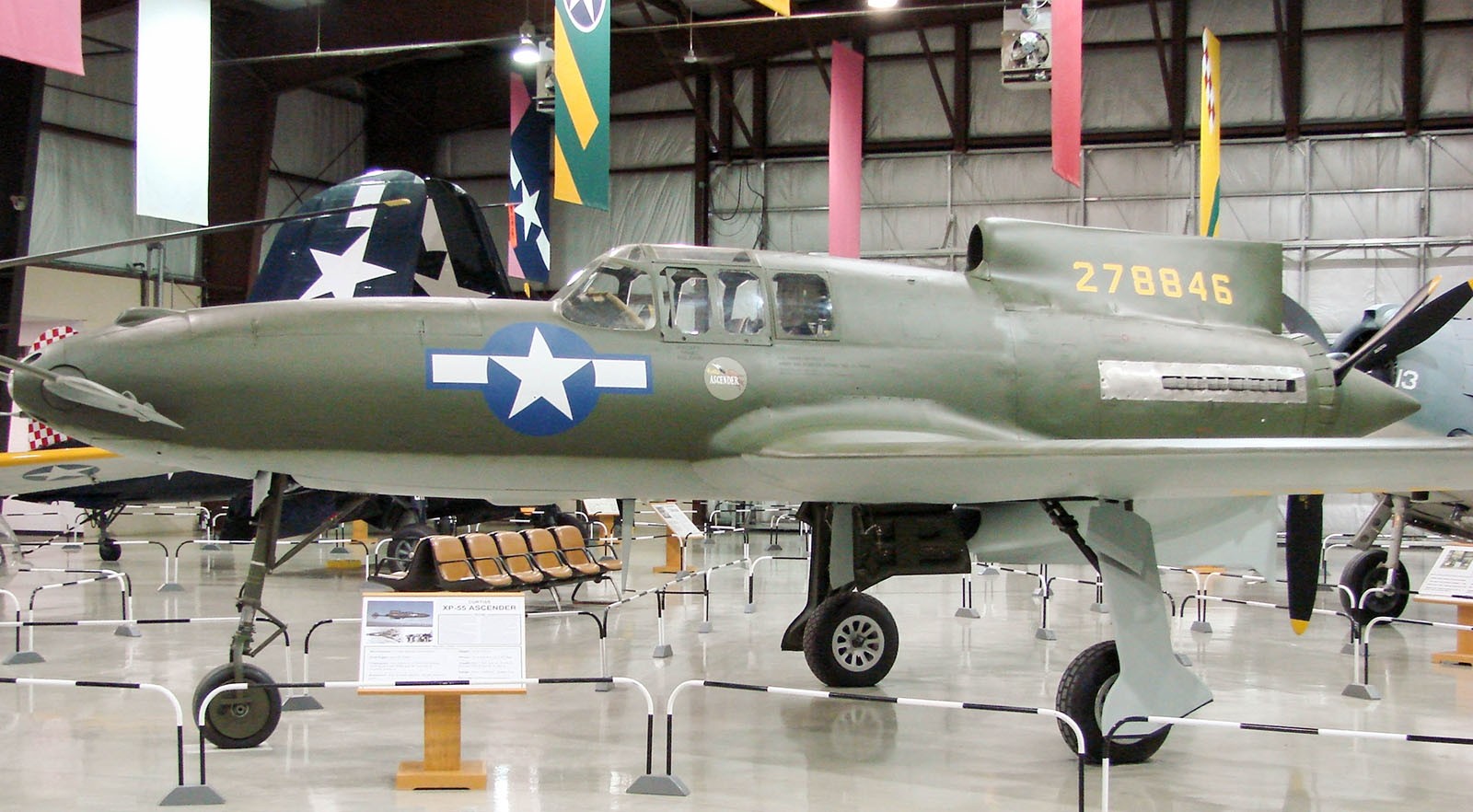 Curtiss-Wright XP-55 Ascender - Fotografije & Video posnetki