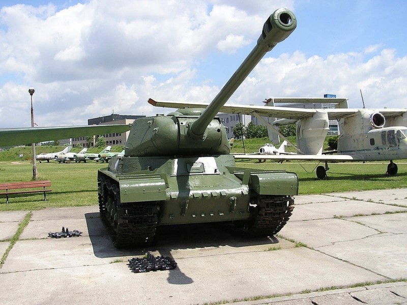 IS-2