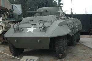 M8グレイハウンド軽装甲車 - 歩き回る