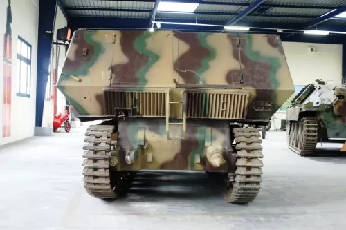 10.5cm-LEFH18Sf-auf-Geschutzwagen-39H-1