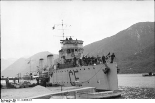 Bucht von Kotor (?), jugoslawische Schiffe