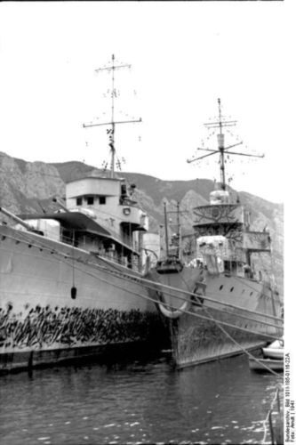 Bucht von Kotor (?), jugoslawische Schiffe