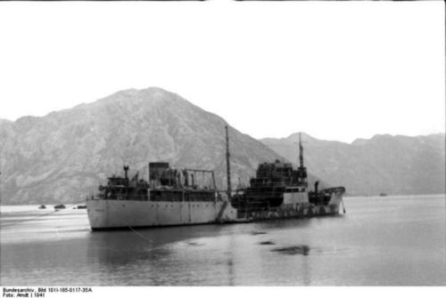 Bucht von Kotor (?), jugoslawische Schiffe