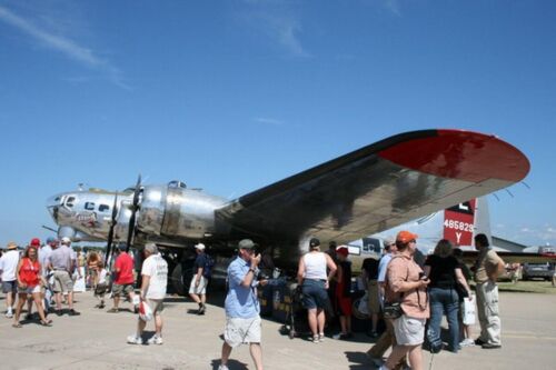 B-17G-Flying-Fortress-00003