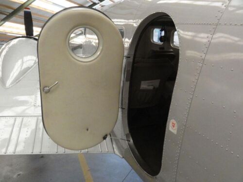 Beech D18