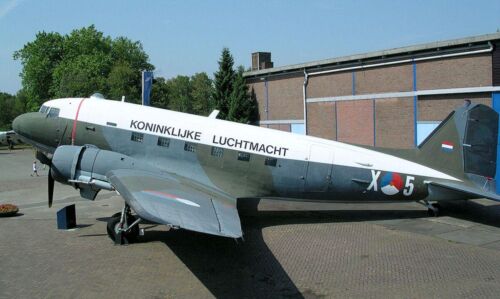 Douglas-C-47-Skytrain-Dakota-00001