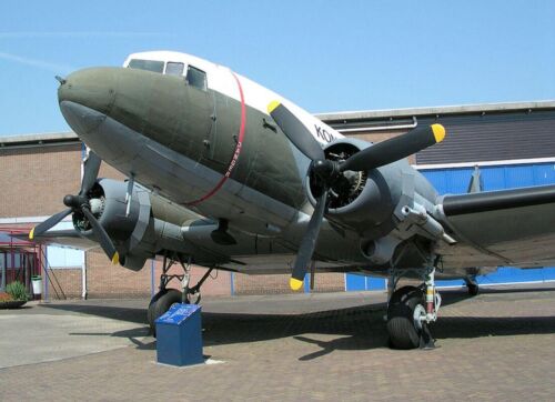Douglas-C-47-Skytrain-Dakota-00004