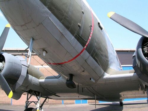 Douglas-C-47-Skytrain-Dakota-00006