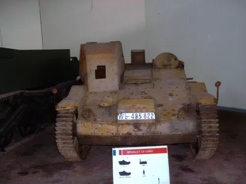 Gepanzerte-MG-Trager-Renault-UEf-1