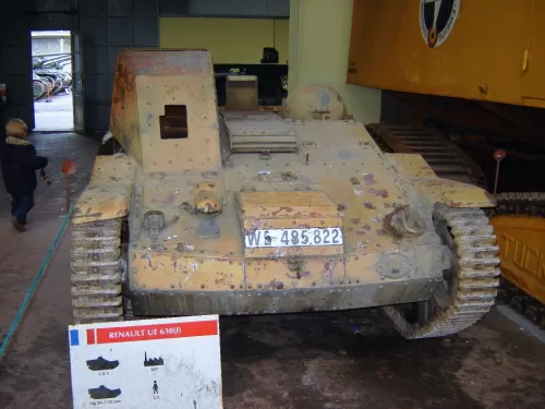 Gepanzerte-MG-Trager-Renault-UEf-11