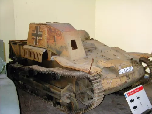 Gepanzerte-MG-Trager-Renault-UEf-13