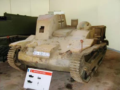 Gepanzerte-MG-Trager-Renault-UEf-17