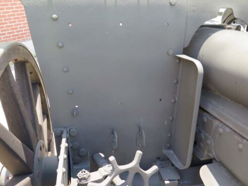 German 10.5 cm leFH 16 Field Howitzer