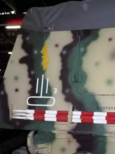 Hummel-Sd.Kfz .-165-15