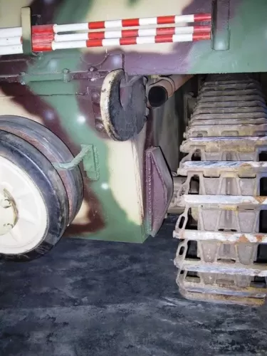 Hummel-Sd.Kfz .-165-16