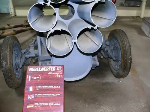 Nebelwerfer-41-15-cm-16