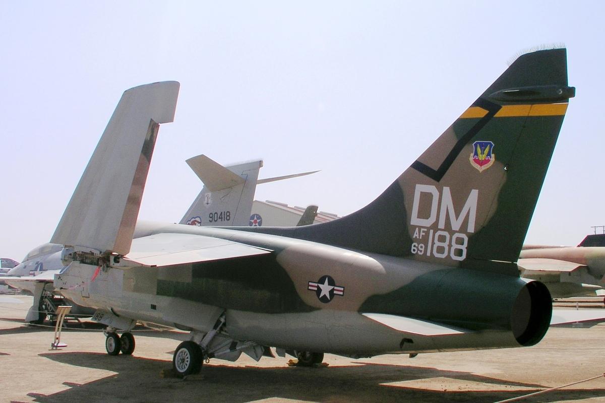 VINTAGE 1969 REVELL Model LTV A-7D CORSAIR II Kit #H-133:130