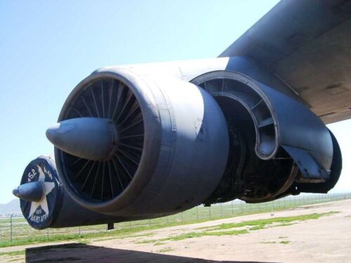 Lockheed C-141 Starlifter
