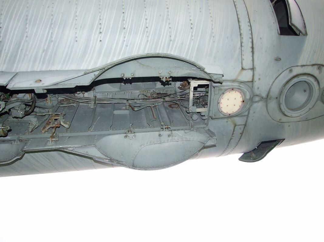 Kit Modèle Plastique SU-17UM3 Fitter-G Modelsvit 1/72 – Décos Russie & Ukraine – Neuf